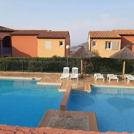 Appart Rez-de-jardin Dans Avec Piscine *